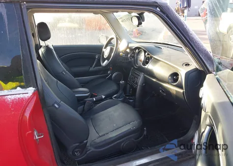 2006 Mini Cooper z USA, uszkodzony, nr VIN WMWRC33586TK16092